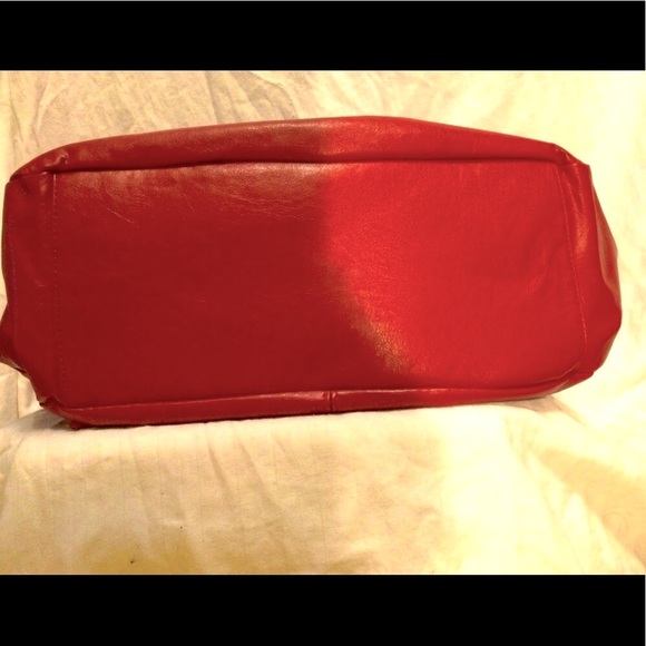 RED VEGAN LEATHER TOTE BAG - Picture 5 of 9